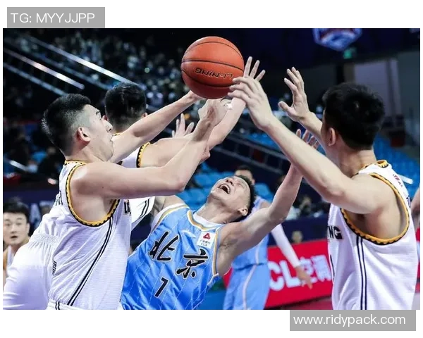 深圳羽毛球队在总决赛积分榜上以90分高居榜首展现强劲实力